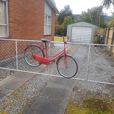 Little Red Riding Hood Villa Reefton Esterno foto